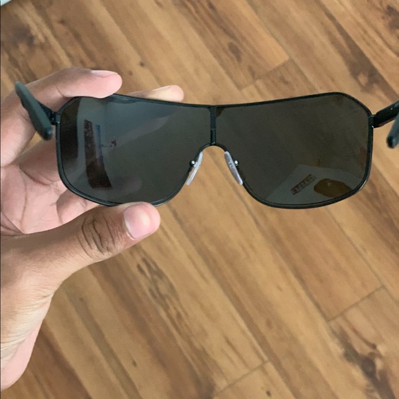 PRADA SUNGLASSES - Picture 3 of 6